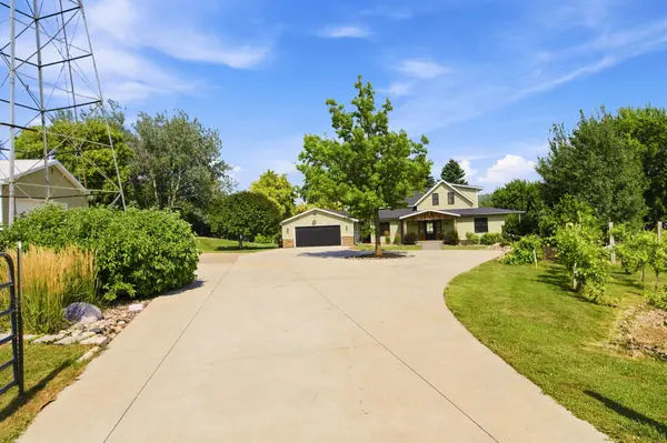 396 Maple LN SE, New Prague, MN 56071