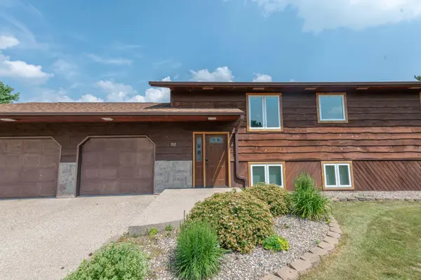 512 Pinetree DR, Perham, MN 56573