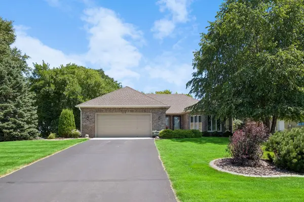 314 Wedgewood DR, Mahtomedi, MN 55115