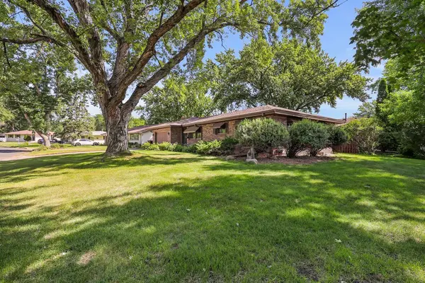 999 Overton DR NE, Fridley, MN 55432