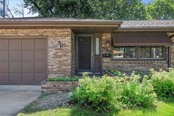 999 Overton DR NE, Fridley, MN 55432