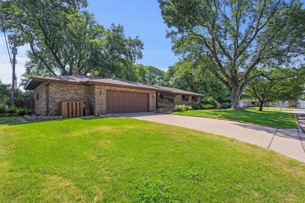 999 Overton DR NE, Fridley, MN 55432