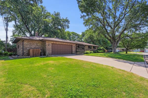 999 Overton DR NE, Fridley, MN 55432