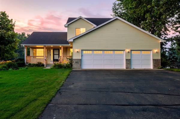 1011 Hillock ST NW, Isanti, MN 55040