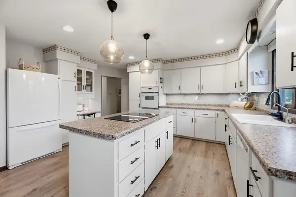 220 Country Club DR, Lewiston, MN 55952