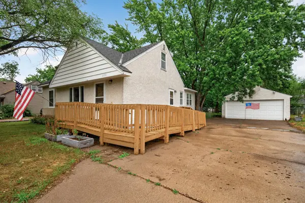 2551 Rainbow LN, New Brighton, MN 55112