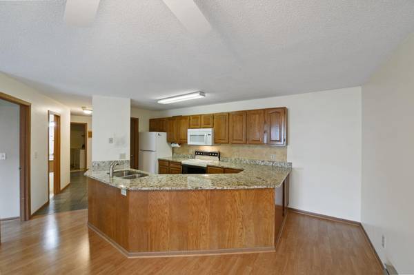 930 Lyn WAY #203, Hastings, MN 55033