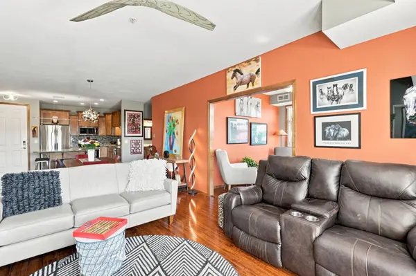 150 E Travelers TRL #323, Burnsville, MN 55337