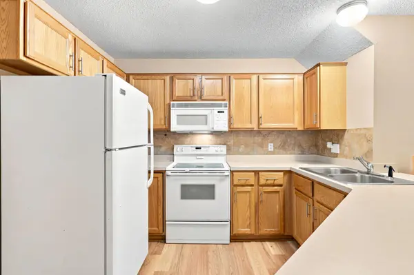 1863 Riverwood DR #14, Burnsville, MN 55337