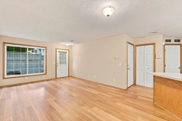 1863 Riverwood DR #14, Burnsville, MN 55337