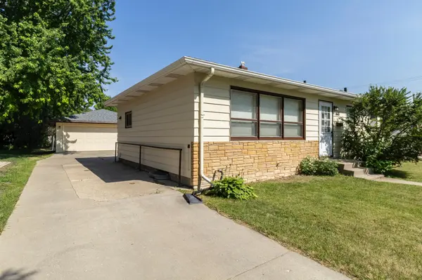 1618 17th ST S, Fargo, ND 58103