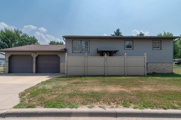 407 5th AVE SW, Little Falls, MN 56345