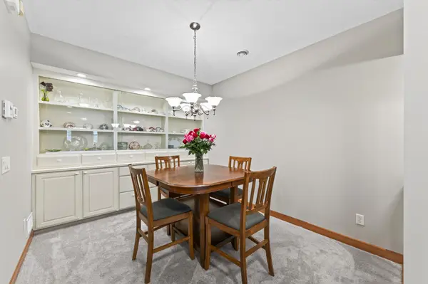 10776 Falling Water LN #B, Woodbury, MN 55129