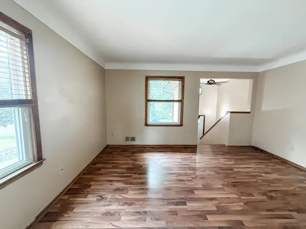 145 Jessamine AVE E, Saint Paul, MN 55117