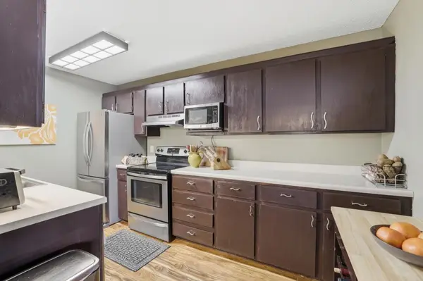 26 10th St W #610, Saint Paul, MN 55102
