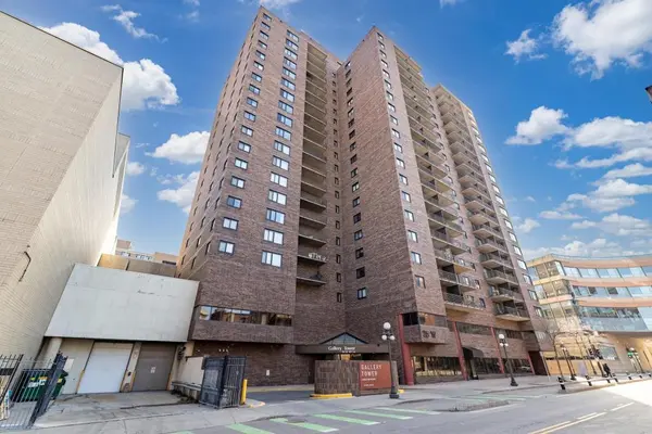 26 10th St W #610, Saint Paul, MN 55102