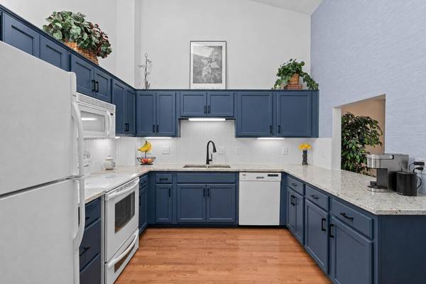 18258 Cascade DR, Eden Prairie, MN 55347