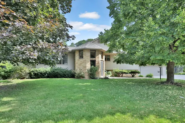 131 Marie AVE W, West Saint Paul, MN 55118
