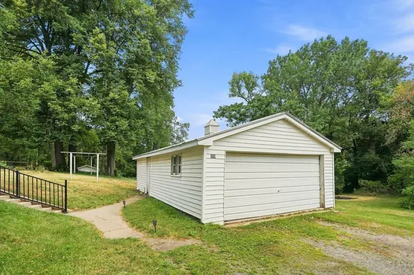 209 2nd AVE SE, New London, MN 56273