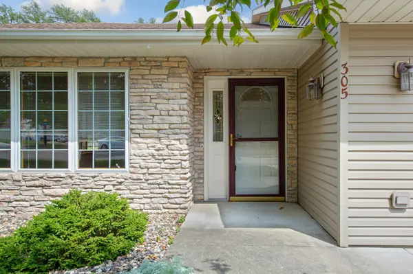 305 Tischler AVE SE, Faribault, MN 55021