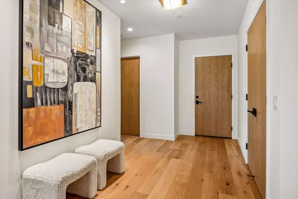 150 Broadway AVE S #2B, Wayzata, MN 55391