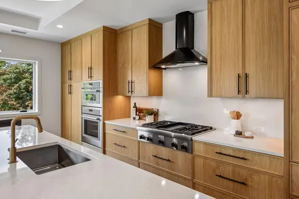 150 Broadway AVE S #2B, Wayzata, MN 55391