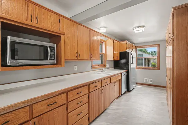 2842 Lexington AVE S, Eagan, MN 55121