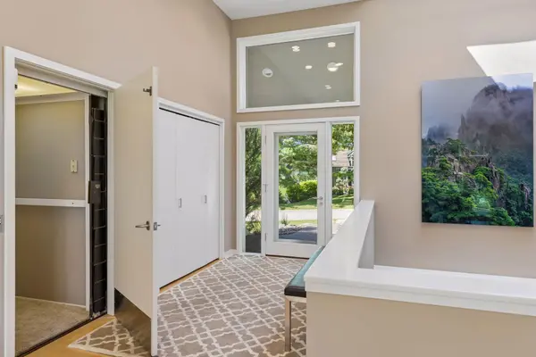 16458 Ringer RD, Minnetonka, MN 55391