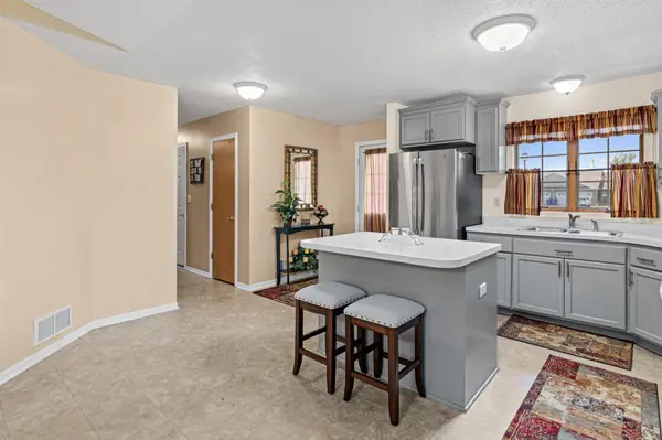 305 Wildwood CIR, Roberts, WI 54023