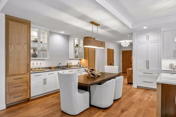 150 Broadway AVE S #2A, Wayzata, MN 55391