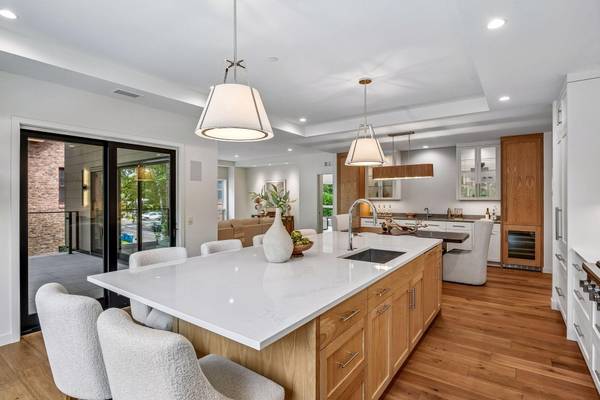 150 Broadway AVE S #2A, Wayzata, MN 55391