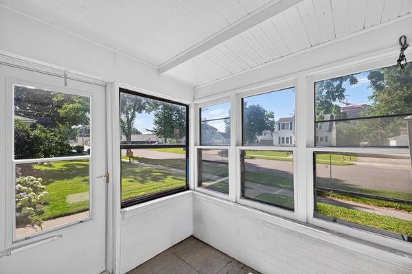 215 6th ST NW, Rochester, MN 55901