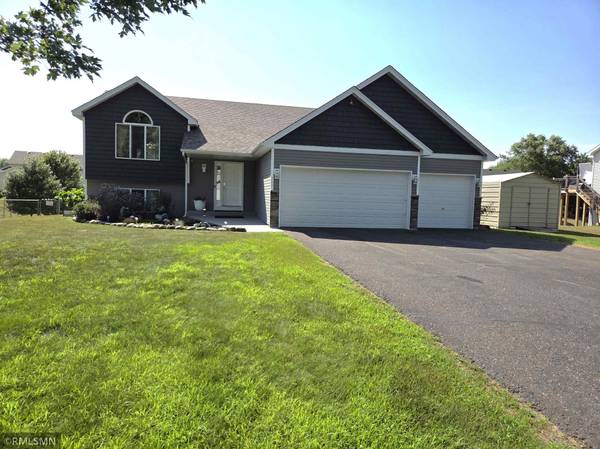 707 4th AVE SW, Isanti, MN 55040