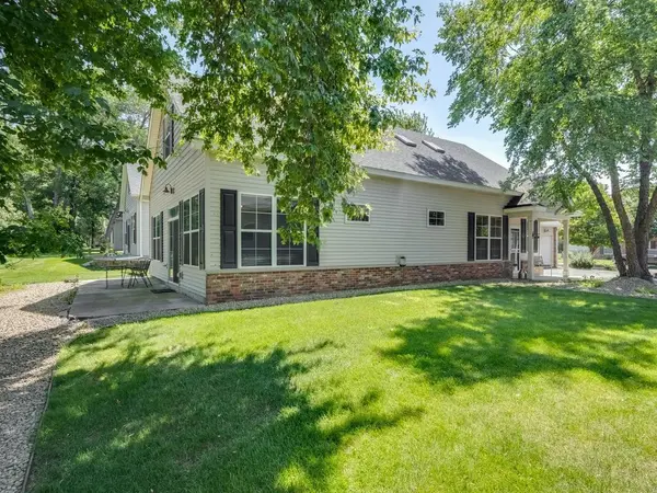 10562 Mississippi CIR N, Brooklyn Park, MN 55443