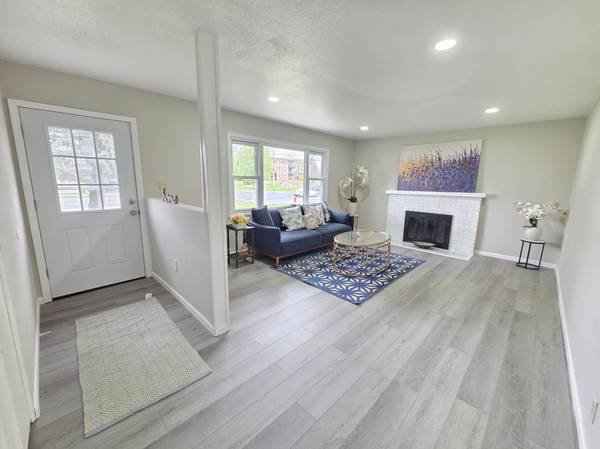 5201 W 84th ST, Bloomington, MN 55437