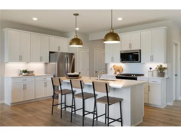 17960 Genoa DR, Lakeville, MN 55044