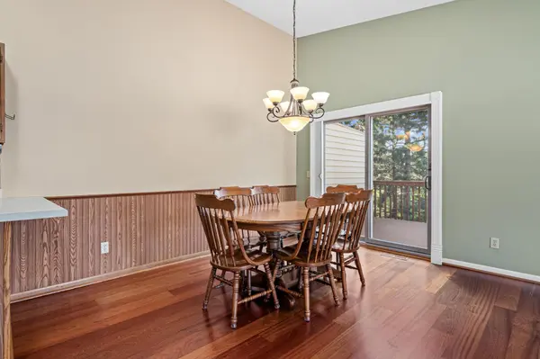 1314 Deercliff LN, Eagan, MN 55123