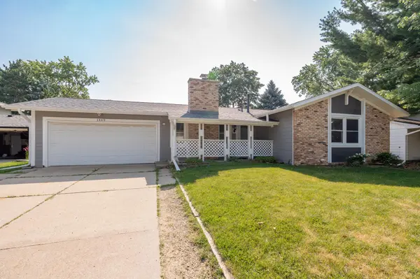 1449 Park Hills CT, Woodbury, MN 55125