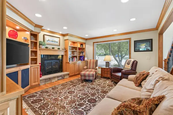 8945 Dallas LN N, Maple Grove, MN 55369