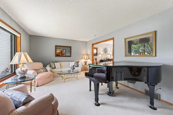 8945 Dallas LN N, Maple Grove, MN 55369