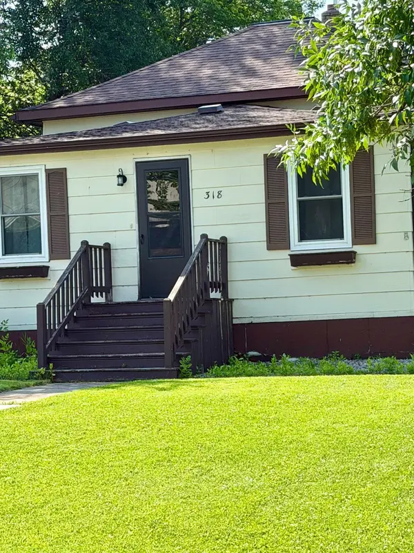318 2nd ST SE, Hallock, MN 56728