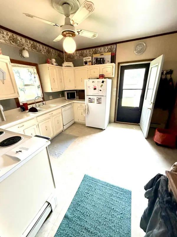 318 2nd ST SE, Hallock, MN 56728
