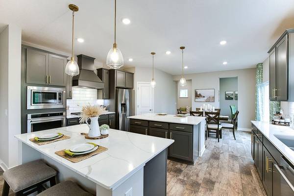 1641 Oak Creek PASS, Chaska, MN 55318