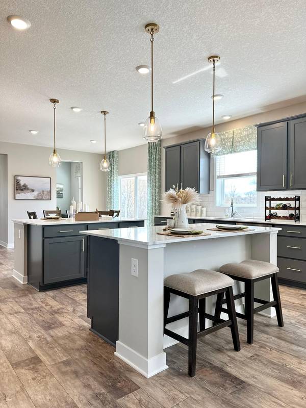 1641 Oak Creek PASS, Chaska, MN 55318