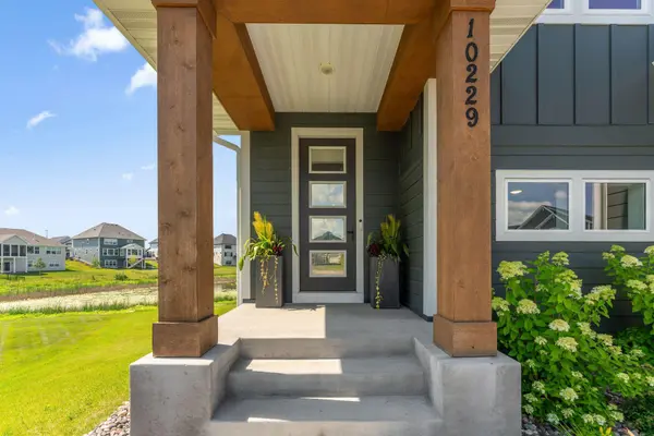 10229 Queensland LN N, Maple Grove, MN 55311