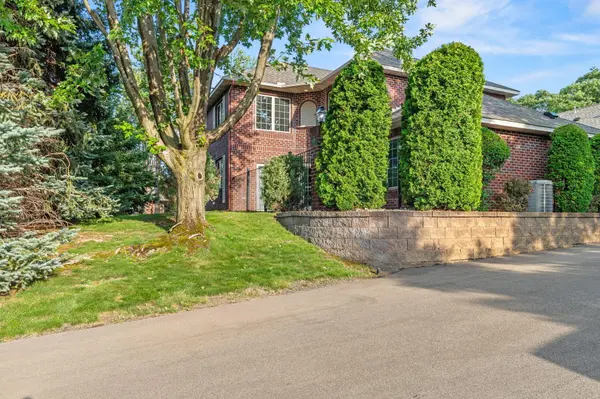 1518 Hunter Hill RD, Hudson, WI 54016