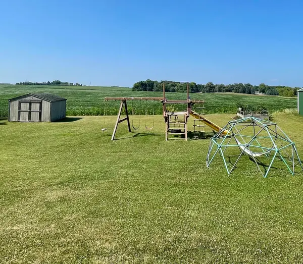 1050 Forest City BLVD NW, Maple Lake, MN 55358