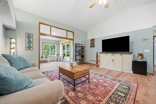 761 Markgrafs Lake Draw, Woodbury, MN 55129