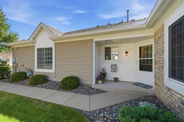761 Markgrafs Lake Draw, Woodbury, MN 55129