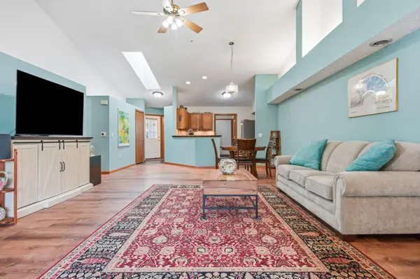 761 Markgrafs Lake Draw, Woodbury, MN 55129